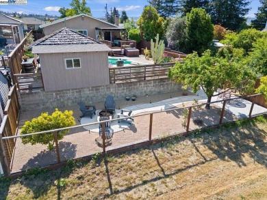 Gorgeous custom built home in the Proctor School area with large on Willow Park Golf Course in California - for sale on GolfHomes.com, golf home, golf lot