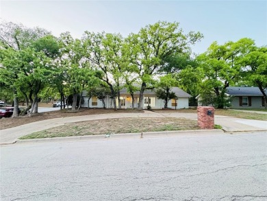Over 2,600SF Single Story Home with 4 Bedrooms, 3 Bathrooms, 2 on Lake Arlington Golf Course in Texas - for sale on GolfHomes.com, golf home, golf lot