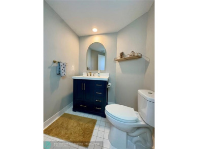 Prime Broken Sound Country Club Residence!
Elegant 3+ bedroom on Broken Sound Golf and Club  in Florida - for sale on GolfHomes.com, golf home, golf lot
