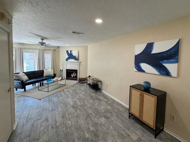 Highly upgraded unit with an ensuite bath for each bedroom plus on Stevens Park Golf Course in Texas - for sale on GolfHomes.com, golf home, golf lot