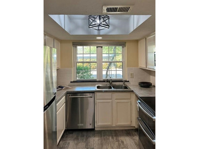 Highly upgraded unit with an ensuite bath for each bedroom plus on Stevens Park Golf Course in Texas - for sale on GolfHomes.com, golf home, golf lot