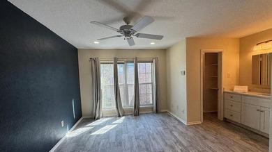Highly upgraded unit with an ensuite bath for each bedroom plus on Stevens Park Golf Course in Texas - for sale on GolfHomes.com, golf home, golf lot