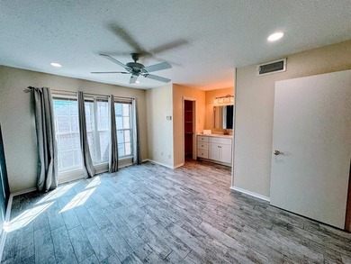 Highly upgraded unit with an ensuite bath for each bedroom plus on Stevens Park Golf Course in Texas - for sale on GolfHomes.com, golf home, golf lot