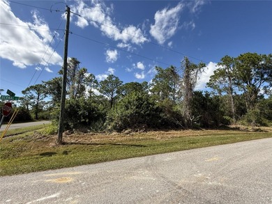 Bring your vision and build your dream on this 0.23-acre corner on Sun n Lake Golf and Country Club in Florida - for sale on GolfHomes.com, golf home, golf lot