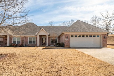 Beautifully maintained townhome nestled in a quiet golf course on Greystone Country Club in Arkansas - for sale on GolfHomes.com, golf home, golf lot