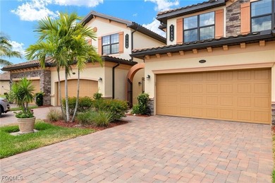 COME SEE THIS *WOW* COACH HOME!! This is an impressive second on Bonita National Golf Course in Florida - for sale on GolfHomes.com, golf home, golf lot