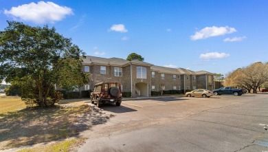 Welcome to this beautiful 3-bedroom, 3-bathroom condo in the on Burning Ridge Golf Course in South Carolina - for sale on GolfHomes.com, golf home, golf lot