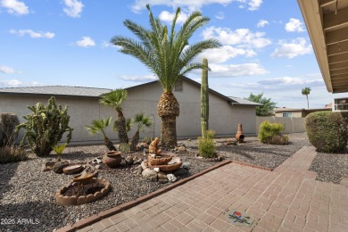 Beautifully maintained 2bed+ a den/2bath home offering 1805sqft on Cottonwood Country Club in Arizona - for sale on GolfHomes.com, golf home, golf lot
