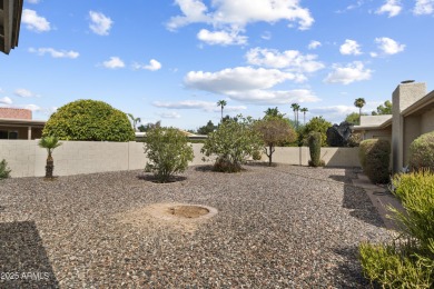 Beautifully maintained 2bed+ a den/2bath home offering 1805sqft on Cottonwood Country Club in Arizona - for sale on GolfHomes.com, golf home, golf lot