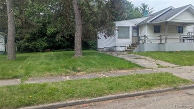 MOTIVATED SELLER! Three-bedroom, 2 full baths ranch. Located on The Links At Crystal Lake in Michigan - for sale on GolfHomes.com, golf home, golf lot