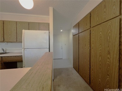 Pearl Regency in Aiea! A convenient 1 bedroom 1 bath pet on Pearl Country Club in Hawaii - for sale on GolfHomes.com, golf home, golf lot
