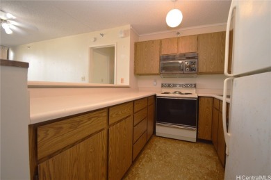 Pearl Regency in Aiea! A convenient 1 bedroom 1 bath pet on Pearl Country Club in Hawaii - for sale on GolfHomes.com, golf home, golf lot