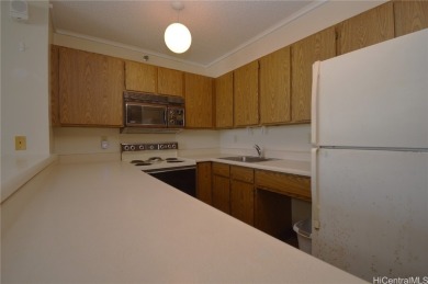 Pearl Regency in Aiea! A convenient 1 bedroom 1 bath pet on Pearl Country Club in Hawaii - for sale on GolfHomes.com, golf home, golf lot