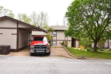 Move-In Ready 2 Bed, 2 Bath Townhouse - Prime Location with on Holiday Island Executive Golf Course in Arkansas - for sale on GolfHomes.com, golf home, golf lot