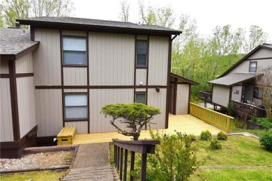 Move-In Ready 2 Bed, 2 Bath Townhouse - Prime Location with on Holiday Island Executive Golf Course in Arkansas - for sale on GolfHomes.com, golf home, golf lot