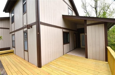 Move-In Ready 2 Bed, 2 Bath Townhouse - Prime Location with on Holiday Island Executive Golf Course in Arkansas - for sale on GolfHomes.com, golf home, golf lot