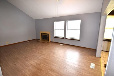 Move-In Ready 2 Bed, 2 Bath Townhouse - Prime Location with on Holiday Island Executive Golf Course in Arkansas - for sale on GolfHomes.com, golf home, golf lot