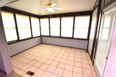 Move-In Ready 2 Bed, 2 Bath Townhouse - Prime Location with on Holiday Island Executive Golf Course in Arkansas - for sale on GolfHomes.com, golf home, golf lot