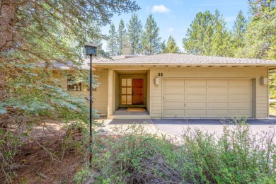 Welcome to your Sunriver retreat! This beautiful 3-bedroom on Sunriver Woodlands Golf Course in Oregon - for sale on GolfHomes.com, golf home, golf lot