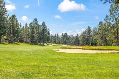 Welcome to your Sunriver retreat! This beautiful 3-bedroom on Sunriver Woodlands Golf Course in Oregon - for sale on GolfHomes.com, golf home, golf lot