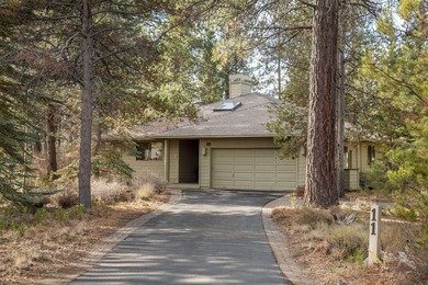 Welcome to your Sunriver retreat! This beautiful 3-bedroom on  in Oregon - for sale on GolfHomes.com, golf home, golf lot