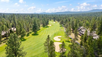 Welcome to your Sunriver retreat! This beautiful 3-bedroom on Sunriver Woodlands Golf Course in Oregon - for sale on GolfHomes.com, golf home, golf lot