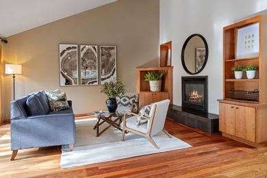 Welcome to your Sunriver retreat! This beautiful 3-bedroom on  in Oregon - for sale on GolfHomes.com, golf home, golf lot