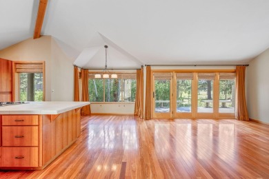 Welcome to your Sunriver retreat! This beautiful 3-bedroom on Sunriver Woodlands Golf Course in Oregon - for sale on GolfHomes.com, golf home, golf lot