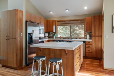 Welcome to your Sunriver retreat! This beautiful 3-bedroom on  in Oregon - for sale on GolfHomes.com, golf home, golf lot