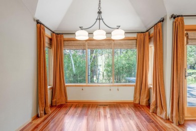 Welcome to your Sunriver retreat! This beautiful 3-bedroom on Sunriver Woodlands Golf Course in Oregon - for sale on GolfHomes.com, golf home, golf lot