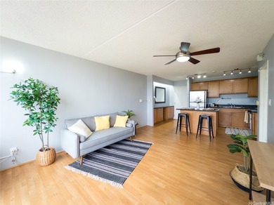 Very well-priced high-floor 1-bedroom, 1-bath residence at Pearl on Pearl Country Club in Hawaii - for sale on GolfHomes.com, golf home, golf lot