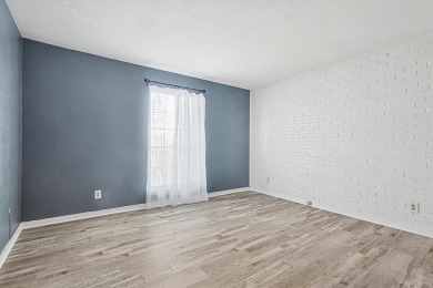 Fall in love with this updated 2nd (top) floor 1 bedroom 1 bath on Prestonwood Country Club - Dallas County in Texas - for sale on GolfHomes.com, golf home, golf lot