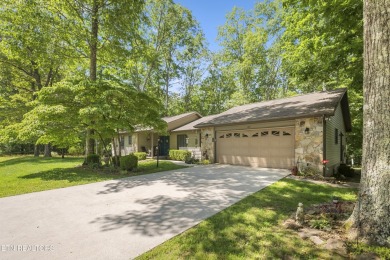 Charming 3 bed, 2.5 bath home in Fairfield Glade with 1,950 sq on Druid Hills Golf Club in Tennessee - for sale on GolfHomes.com, golf home, golf lot