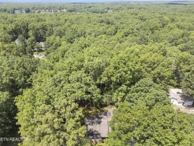 Charming 3 bed, 2.5 bath home in Fairfield Glade with 1,950 sq on Druid Hills Golf Club in Tennessee - for sale on GolfHomes.com, golf home, golf lot