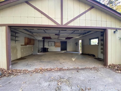 This lovely home on the 13th hole of the Indian Hills golf on Indian Hills Country Club in Arkansas - for sale on GolfHomes.com, golf home, golf lot