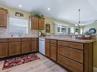 LOVELY & IMMACULATE!  BLOCK & STUCCO ANAHEIM COURTYARD VILLA on Pennbrooke Fairways in Florida - for sale on GolfHomes.com, golf home, golf lot