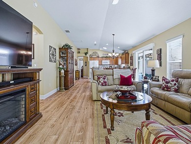 LOVELY & IMMACULATE!  BLOCK & STUCCO ANAHEIM COURTYARD VILLA on Pennbrooke Fairways in Florida - for sale on GolfHomes.com, golf home, golf lot