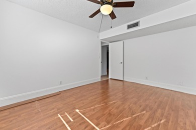 Beautiful & spacious 3/2 corner ground-floor unit (1,390 SF) on Palm-Aire Country Club and Resort - Palms in Florida - for sale on GolfHomes.com, golf home, golf lot