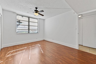 Beautiful & spacious 3/2 corner ground-floor unit (1,390 SF) on Palm-Aire Country Club and Resort - Palms in Florida - for sale on GolfHomes.com, golf home, golf lot