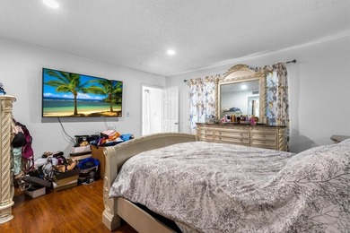 Bright 3/2 corner condo offering golf course living in Inverrary on Inverrary Country Club in Florida - for sale on GolfHomes.com, golf home, golf lot