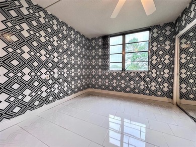 Welcome to this spacious and well-maintained 3-bedroom, 2.5-bath on Palm-Aire Country Club and Resort - The Oaks in Florida - for sale on GolfHomes.com, golf home, golf lot