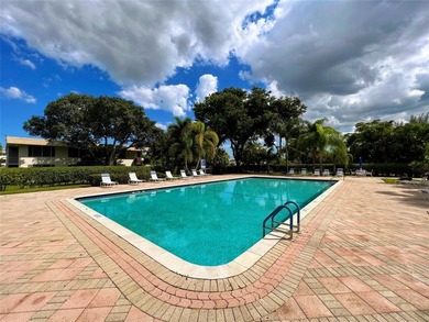 Welcome to this spacious and well-maintained 3-bedroom, 2.5-bath on Palm-Aire Country Club and Resort - The Oaks in Florida - for sale on GolfHomes.com, golf home, golf lot