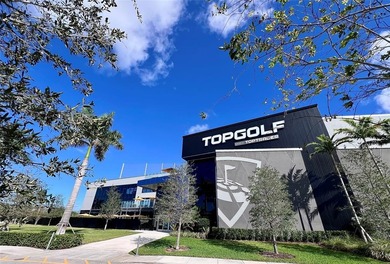 Welcome to this spacious and well-maintained 3-bedroom, 2.5-bath on Palm-Aire Country Club and Resort - The Oaks in Florida - for sale on GolfHomes.com, golf home, golf lot