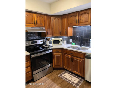 Nice home in the heart of the Smokies. Private End Unit. Great on Laurel Valley Golf Course in Tennessee - for sale on GolfHomes.com, golf home, golf lot