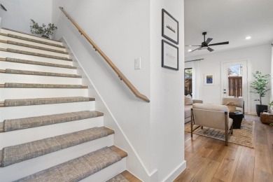 Do you live for city conveniences without being in the thick of on Stevens Park Golf Course in Texas - for sale on GolfHomes.com, golf home, golf lot