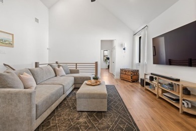 Do you live for city conveniences without being in the thick of on Stevens Park Golf Course in Texas - for sale on GolfHomes.com, golf home, golf lot