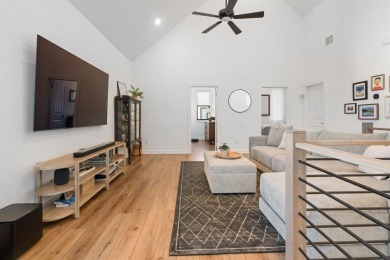 Do you live for city conveniences without being in the thick of on Stevens Park Golf Course in Texas - for sale on GolfHomes.com, golf home, golf lot