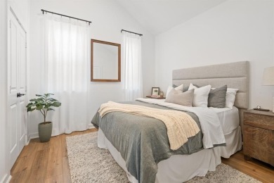 Do you live for city conveniences without being in the thick of on Stevens Park Golf Course in Texas - for sale on GolfHomes.com, golf home, golf lot