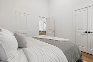Do you live for city conveniences without being in the thick of on Stevens Park Golf Course in Texas - for sale on GolfHomes.com, golf home, golf lot