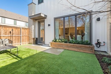 Do you live for city conveniences without being in the thick of on Stevens Park Golf Course in Texas - for sale on GolfHomes.com, golf home, golf lot